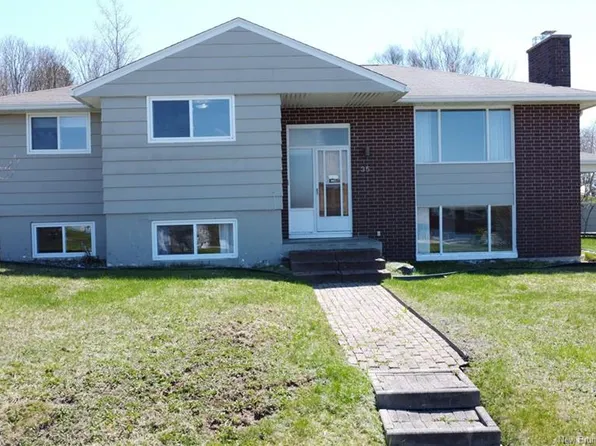 35 Wildwood St, Saint John, NB E2J 2V9