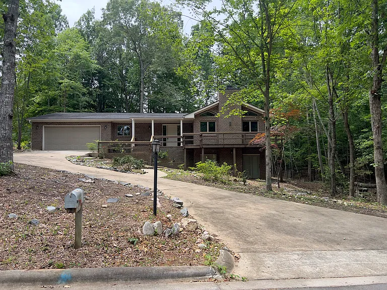 303 Lake Pointe Dr — Photo 1