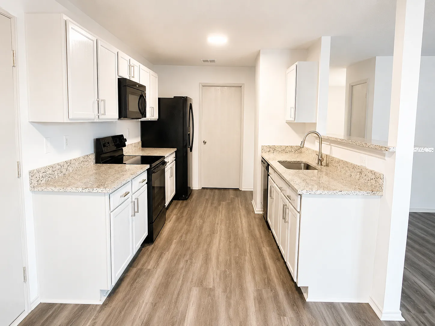 4 bed, 2.5 bath, 2293 sqft, $2,550 — Photo 4