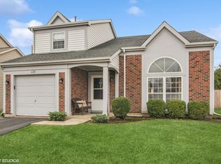 220 Wilton Ln, Mundelein, IL 60060