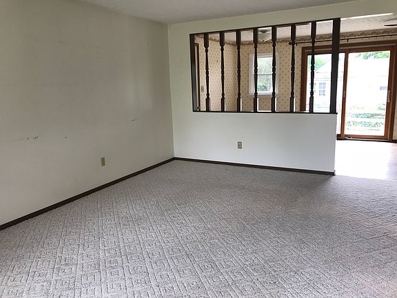 3rd image of 804 Sidney St