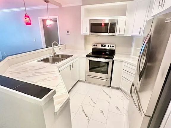 2nd image of 605 Colonial Dr APT 6
