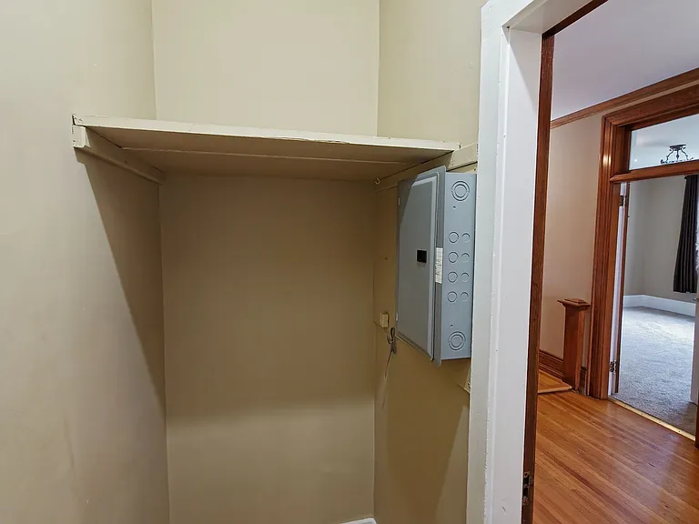 1110 Simcoe St S #2 — Photo 13