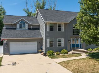 2526 31st St SW, Cedar Rapids, IA 52404