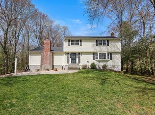 8 Gregory Ln, Simsbury, CT 06070
