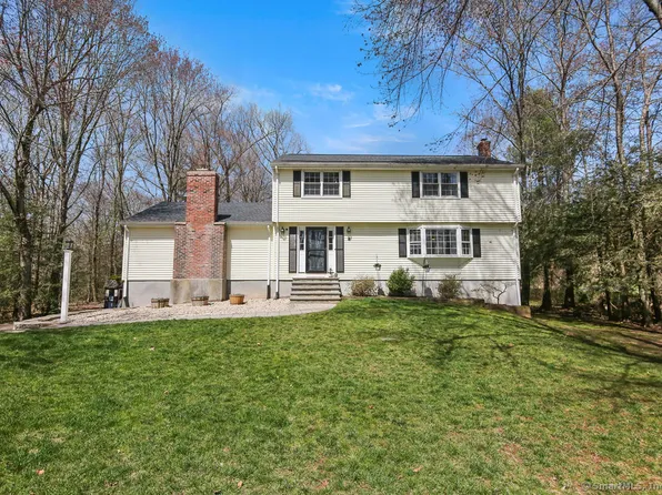 8 Gregory Lane, Simsbury, CT 06070