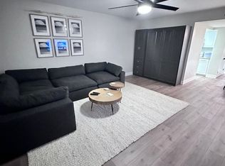 6111 2nd St E APT 18, Saint Petersburg, FL 33706