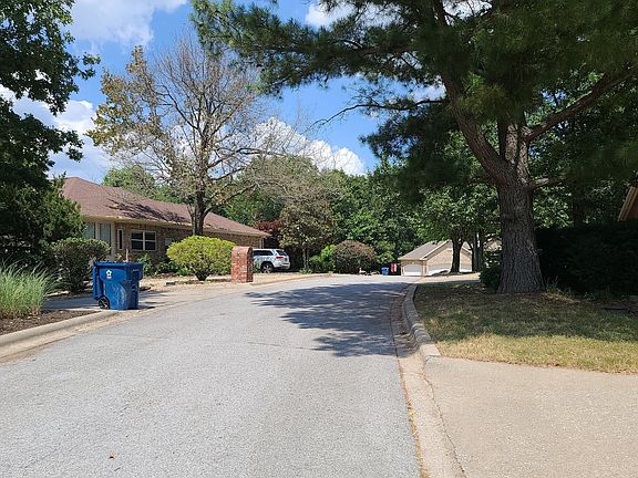 4th image of 6 Barlby Ln #Lane?