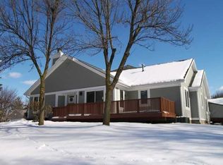 25 Running Brook Ln, Rochester, NY 14626