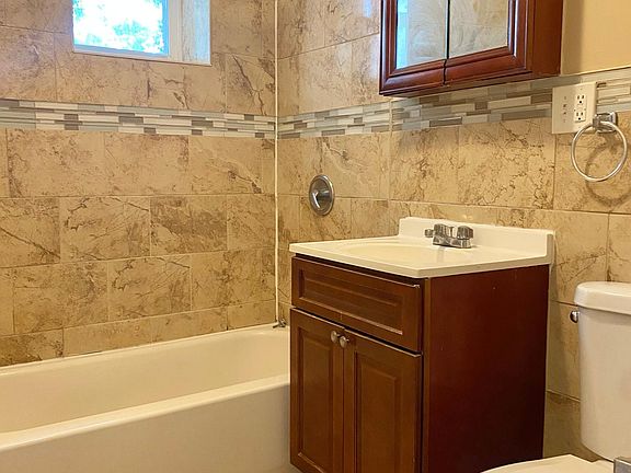 5th image of 411 Myrtle Ave #1B