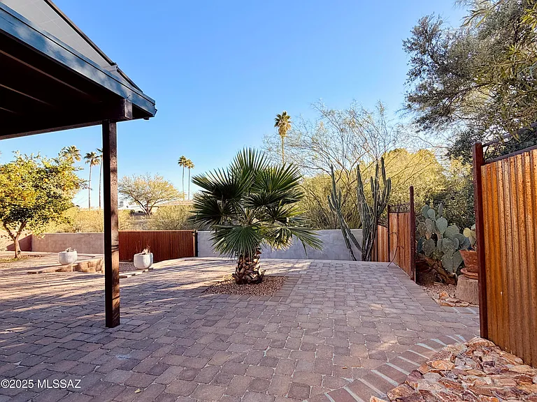 2871 W Saint Tropaz Ave — Photo 33