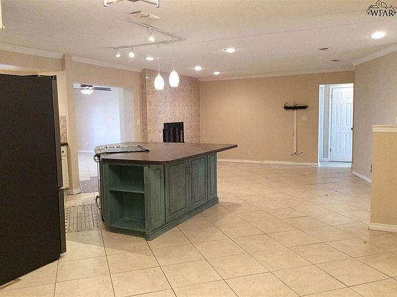 3rd image of 3 Surrey Cir