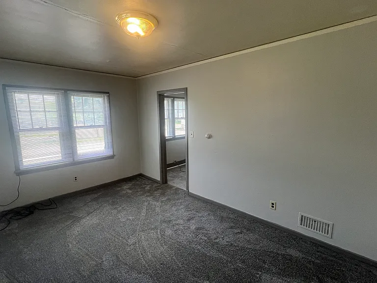 315 5th St SE #2 — Photo 3