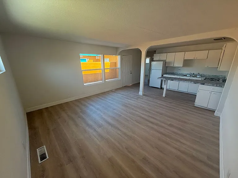 1132 Palomas Dr SE — Photo 3
