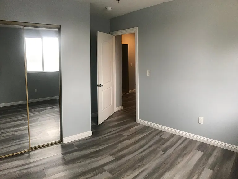 827.5 W 62nd Pl — Photo 24