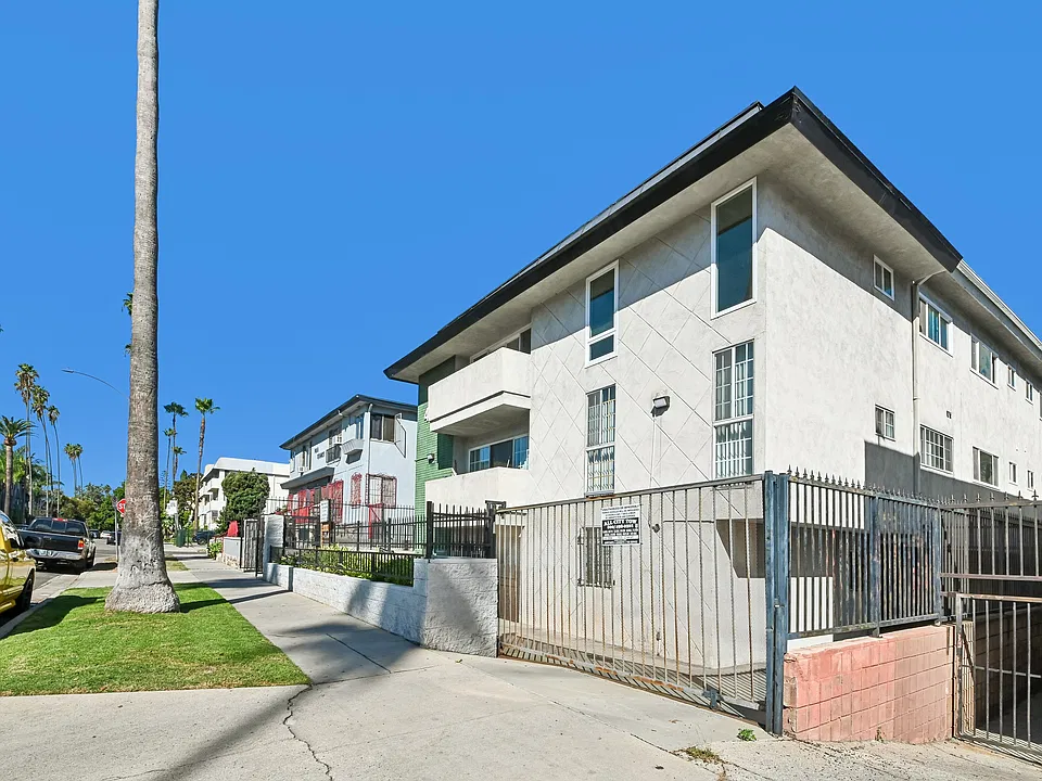 406 St. Andrews Pl