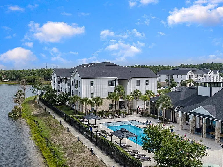The Clarke at Kendall Town Apartments — Photo 40