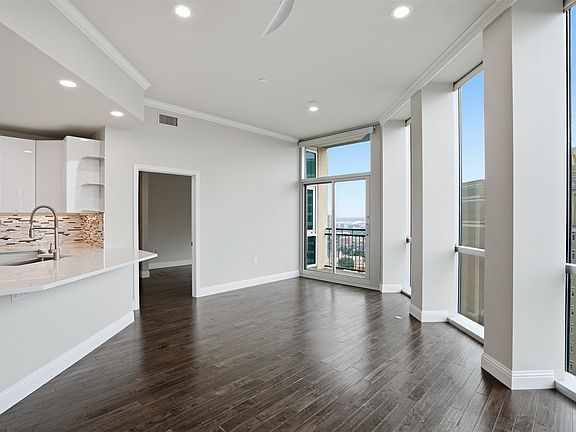 3rd image of 500 Throckmorton St APT 1605