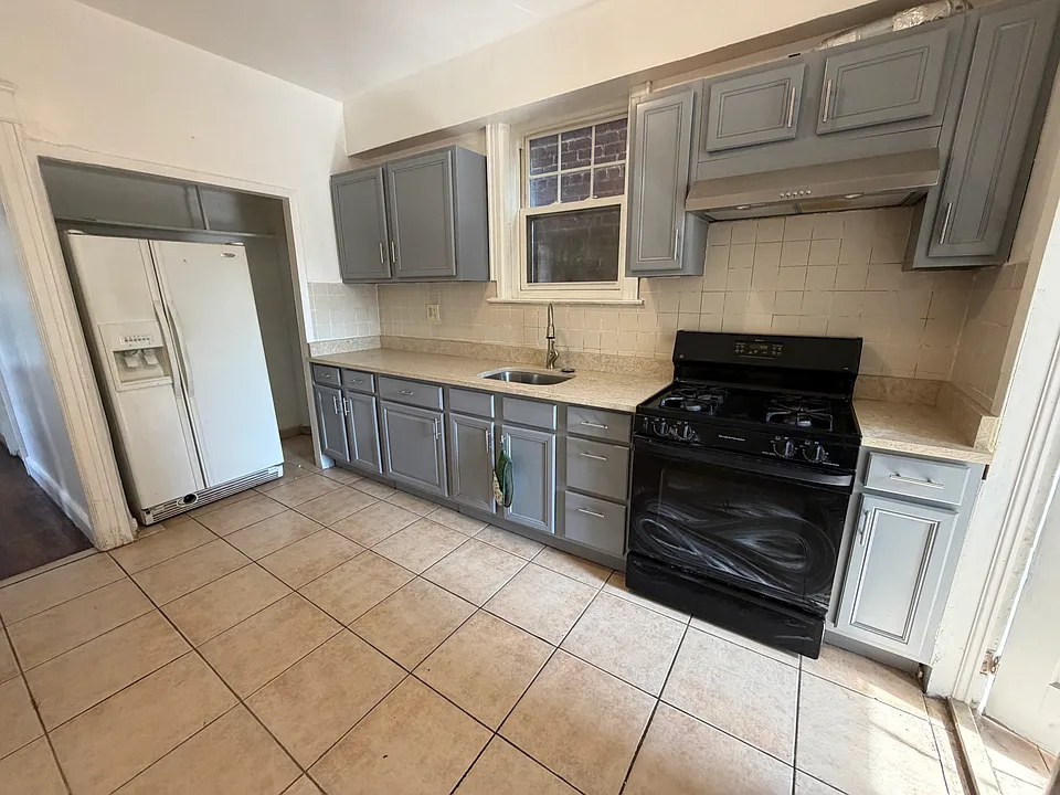 2314 Barnes Ave #1