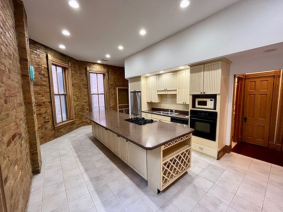 3rd image of 214 W Jefferson St #1/2