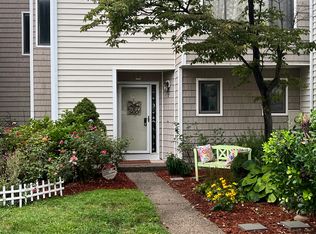 2 Currier Ct, Cheshire, CT 06410