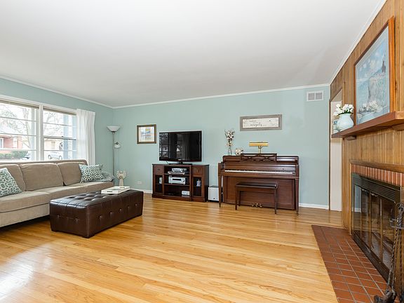 3rd image of 634 N Brainard Ave