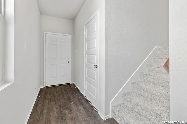 4 bed, 2.5 bath, 2417 sqft, $2,500 — Photo 3