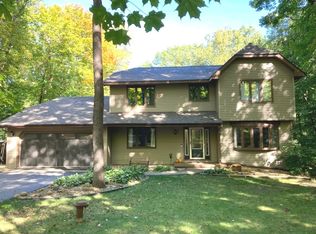 43W540 Tall Oaks Trl, Elburn, IL 60119