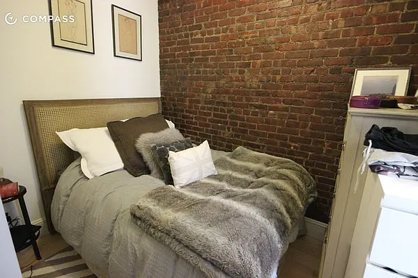 Rented by LJ Sloane Management | media 18