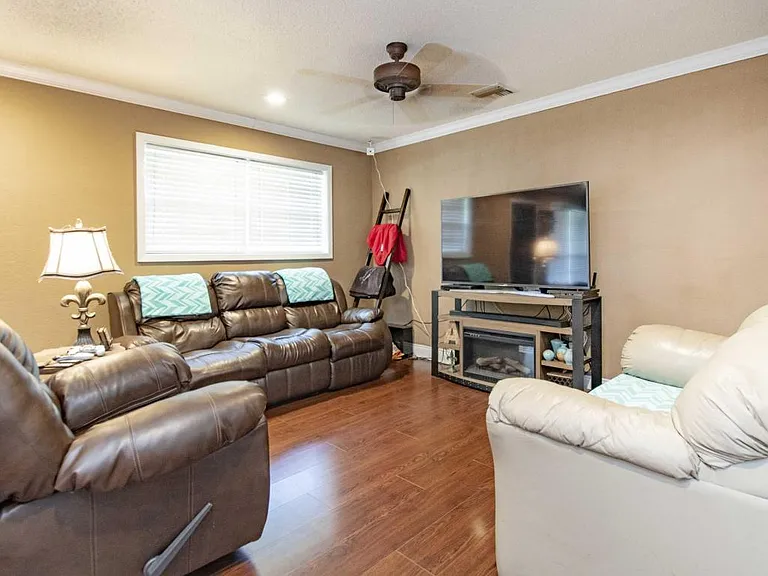 210 N William Dr — Photo 3