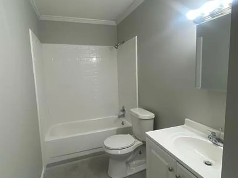 53 Banks Dr #1 — Photo 4