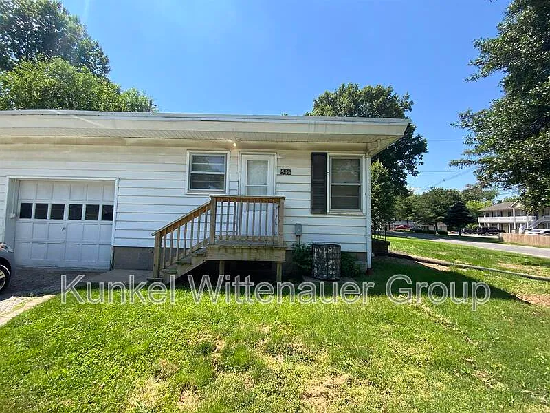 2 bed, 1.0 bath, 800 sqft, $950 — Photo 2