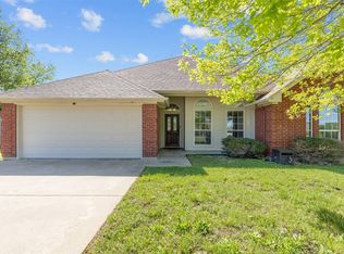 1017 Highland Rd, Cleburne, TX 76033