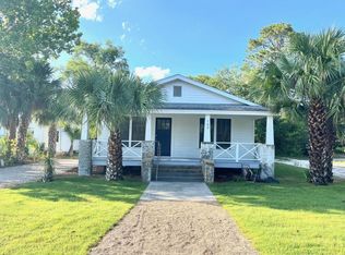 102 E Meridian Ave, Carrabelle, FL 32322