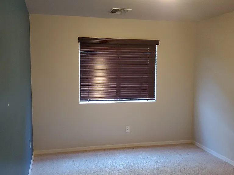 Middle bedroom