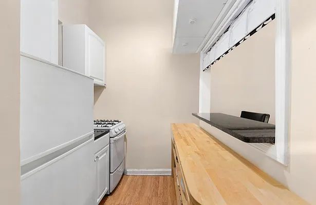 Rented by SERHANT. | media 10
