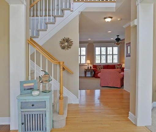 2nd image of 2326 Sherwood Forest Dr