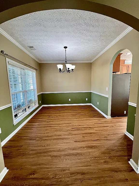 4 bed, 2182 sqft, $2,200 — Photo 2
