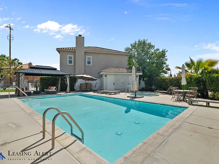 20300 Vanowen St — Photo 26
