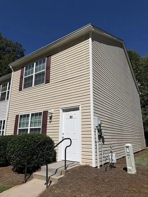 2 bed, 2.5 bath, 1224 sqft, $1,425 — Photo 2