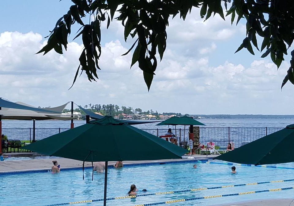 Lakefront, Olympic sized pool just for the community