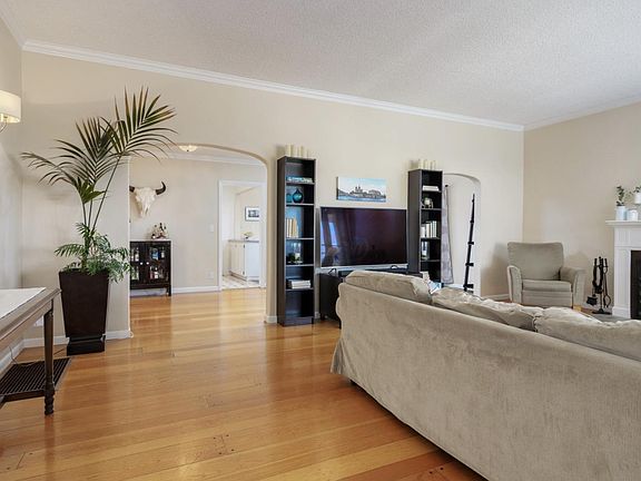 5th image of 3444 Calandria Ave