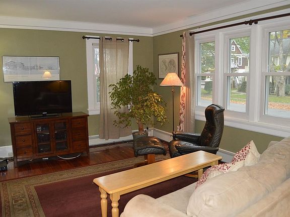 4th image of 22 Lakewood Pl