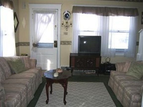2nd image of 116 W Grace St