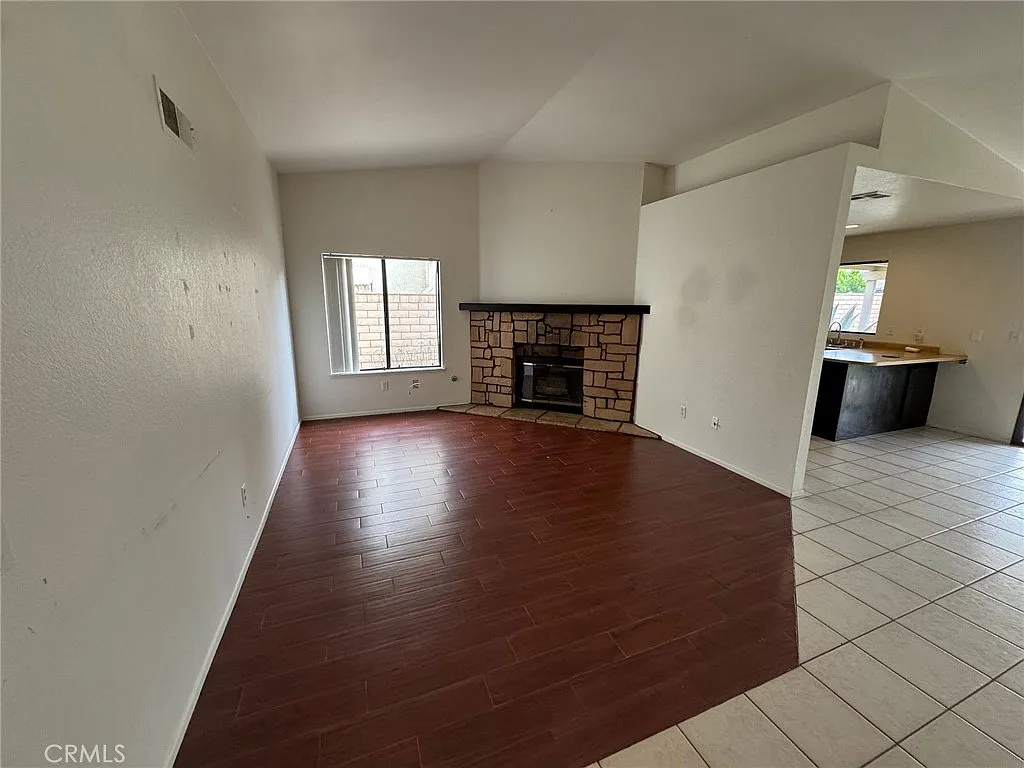 4 bed, 1415 sqft, $2,650 — Photo 3