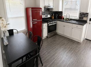 85 Pleasant St, Warwick, RI 02886