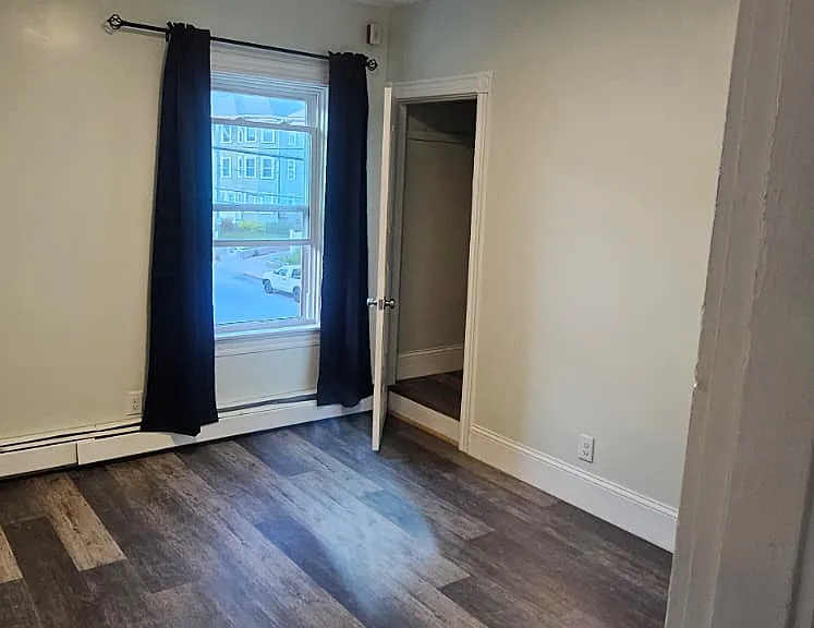 838-844 Lonsdale Ave #3 — Photo 6