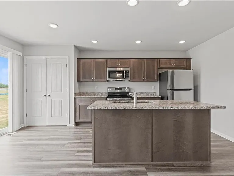 740 Connor St — Photo 5