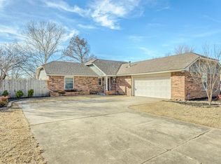 214 Crest Pl, Norman, OK 73071