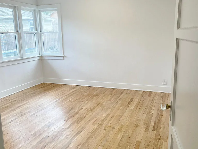 155 S Grand Oaks Ave — Photo 13